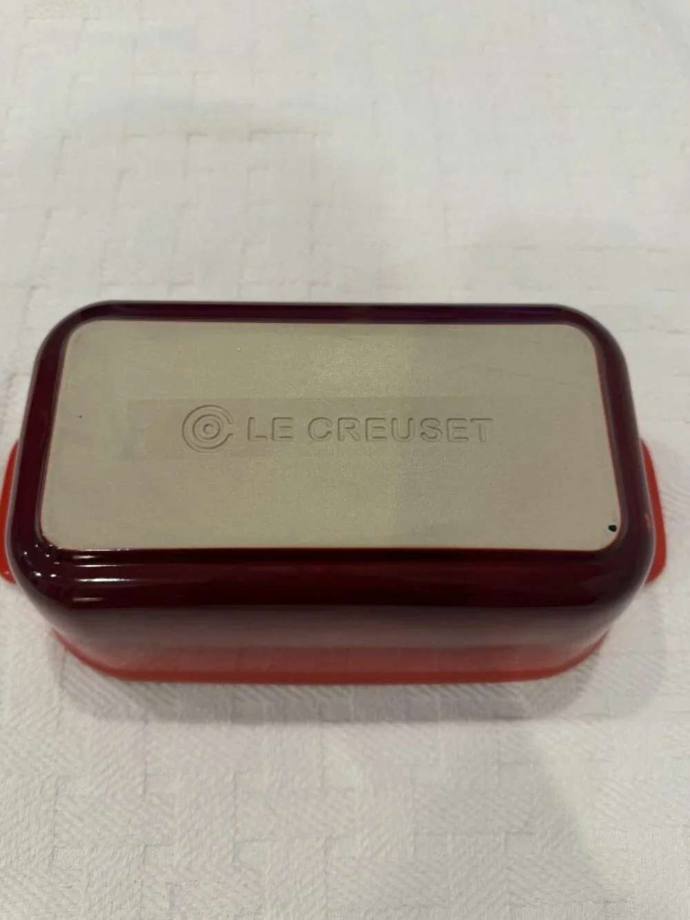 Le Creuset Cerise Red Rectangular Stoneware Baking Dish 9” Cream Interior